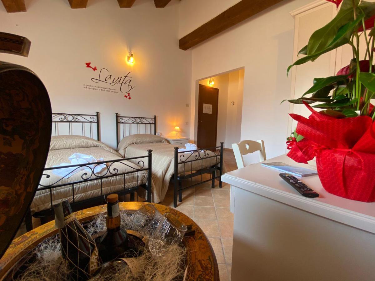 Locanda della Pieve Pievebovigliana Esterno foto