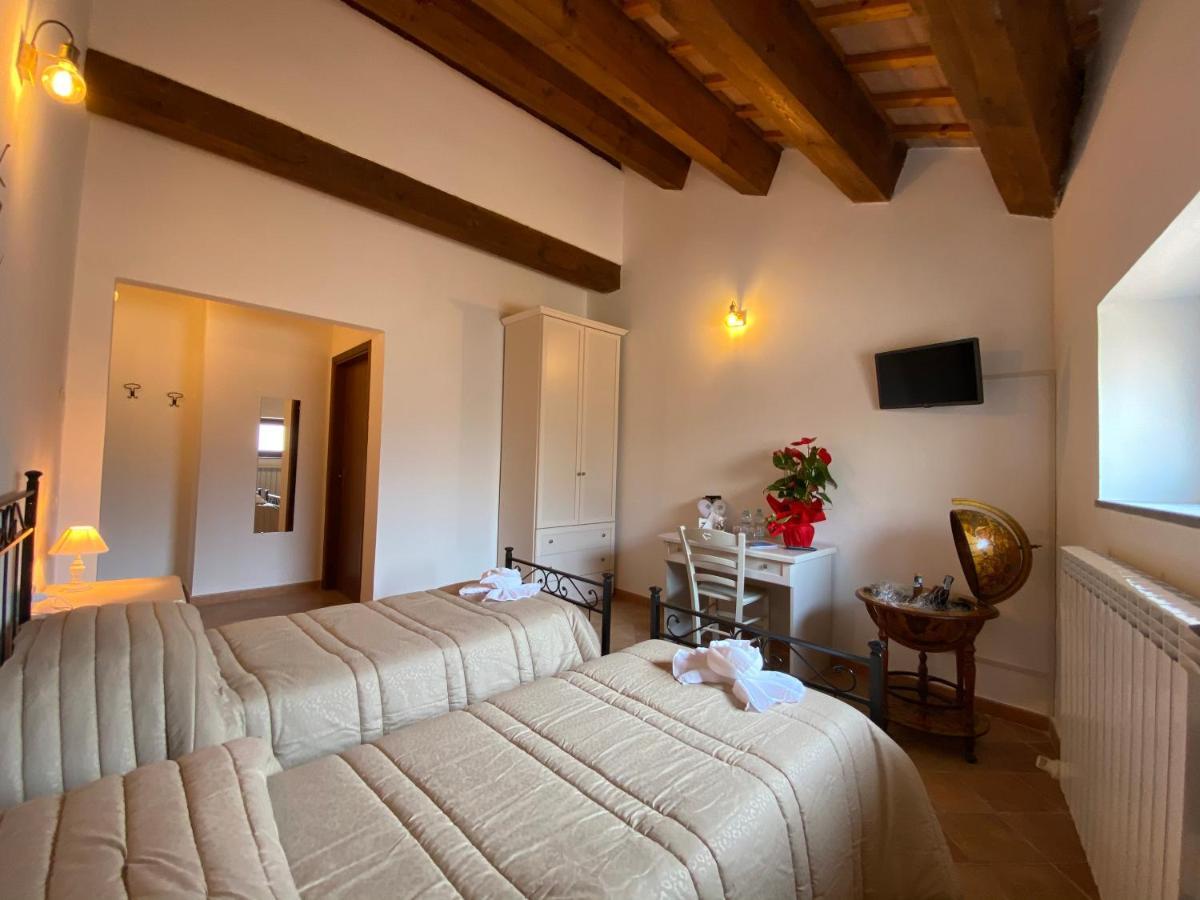 Locanda della Pieve Pievebovigliana Esterno foto