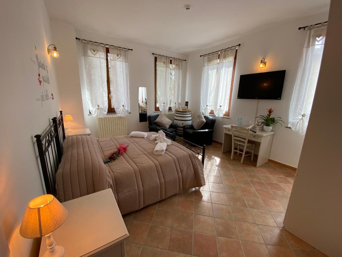 Locanda della Pieve Pievebovigliana Esterno foto
